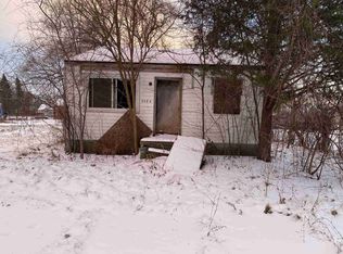 9384 Woodlawn St, Detroit, MI 48213