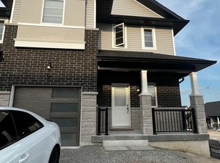 9 Lahey Cres, Penetanguishene, ON L9M 0W1