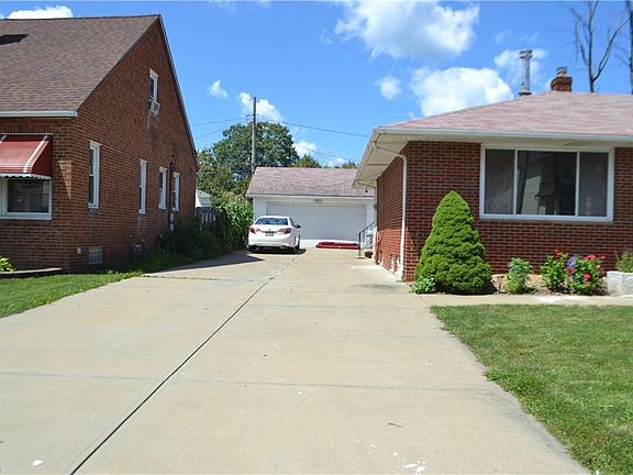 3rd image of 3476 Granton Ave