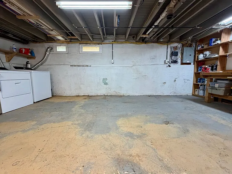 25 N Concord Rd — Photo 47