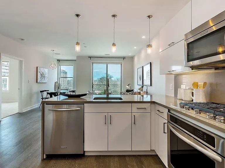 1350 Maryland Ave NE #401 — Photo 3