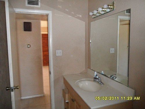 5th image of 7627 W Clarendon Ave