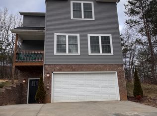 1404 Indian Ridge Rd, Johnson City, TN 37604