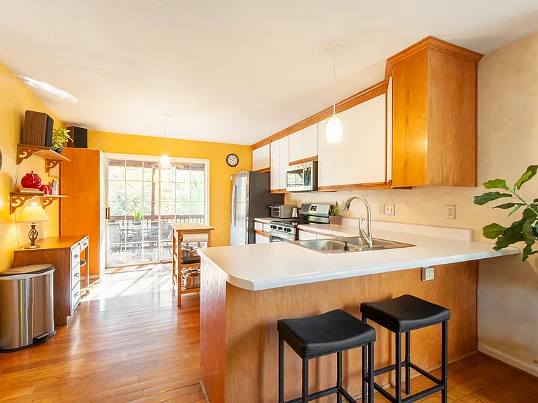 110 Chisholm Pl — Photo 8