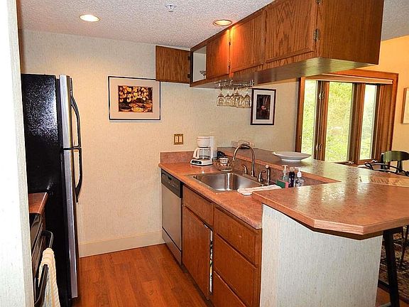 4th image of 961 N Tamarron Dr #550
