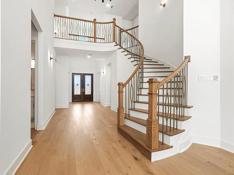 541 Sprigtail Dr — Photo 4