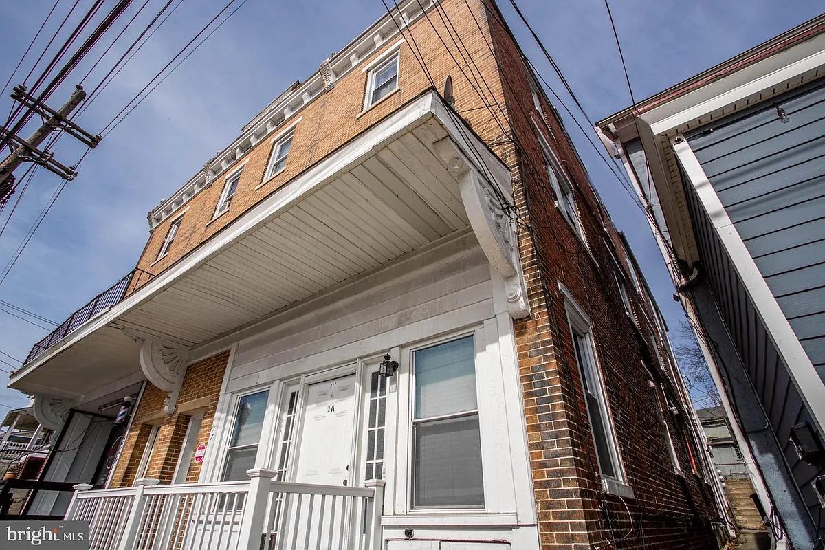 Building Photo - 217 W Lancaster Ave #1B