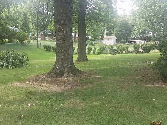 5th image of 3406 Greenwood Ln