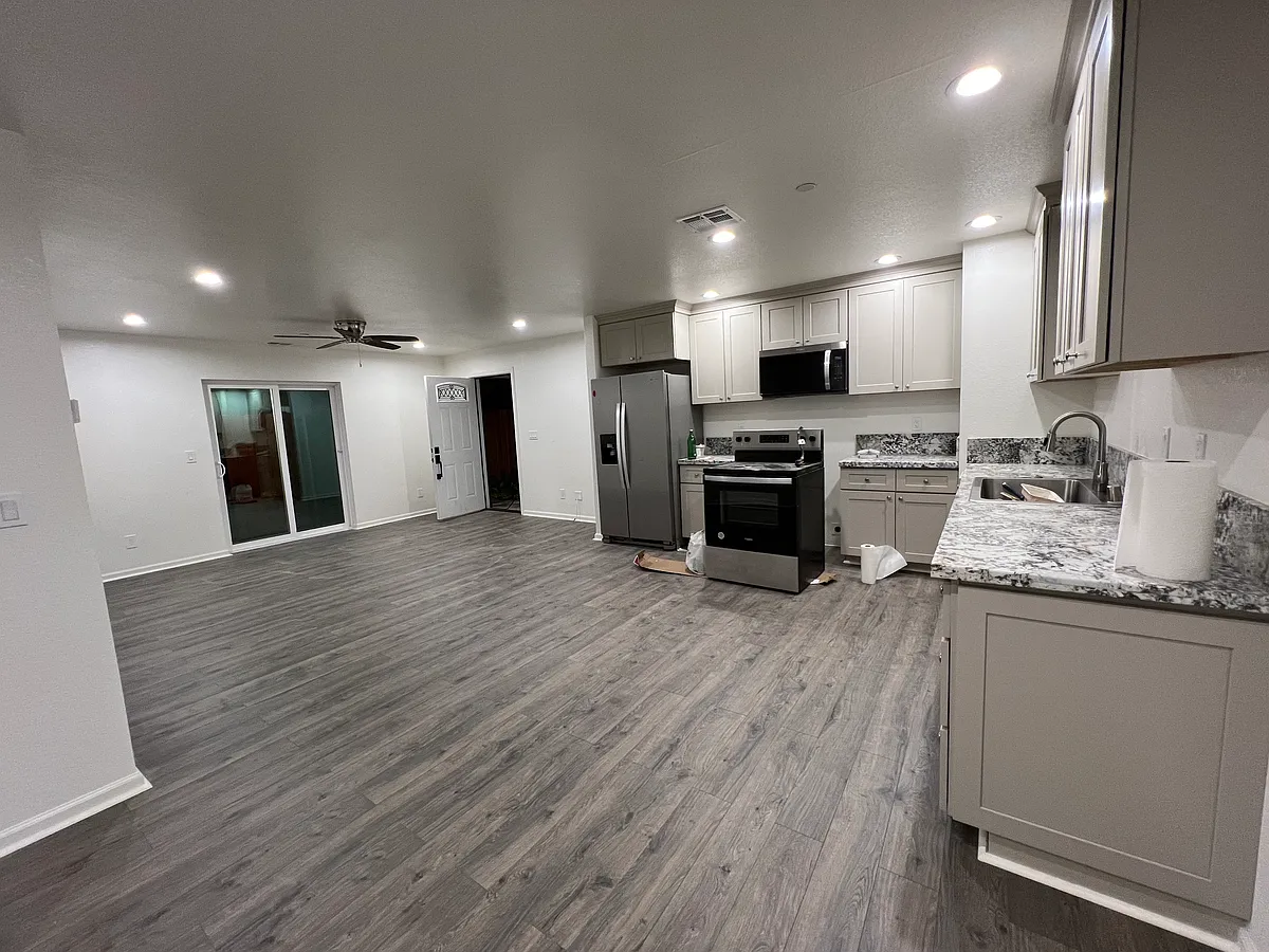 Building Photo - 3016 Lake Park Ct