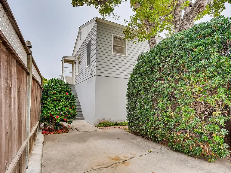 551 Fern Gln — Photo 12