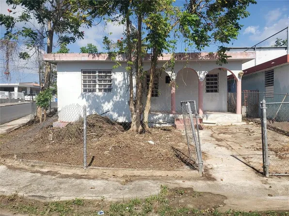 Aguamarina St #184A, Aguadilla, PR 00603