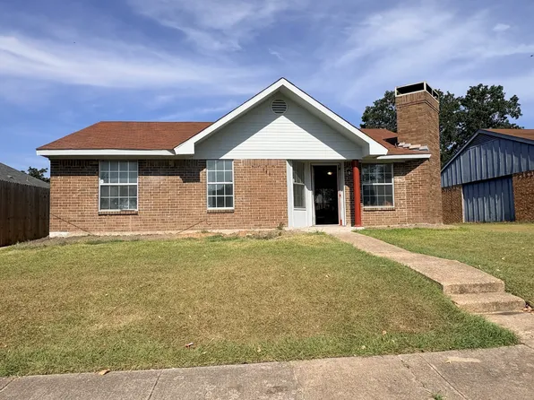 939 Carom Way, Dallas, TX 75217