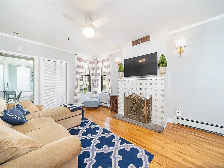 132 Madison St #2R — Photo 2