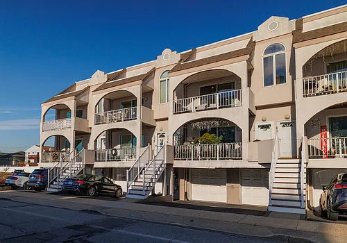277 W Broadway #UPPER Photo 1