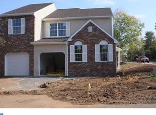 2 Pioneer Ct, Ewing, NJ 08628