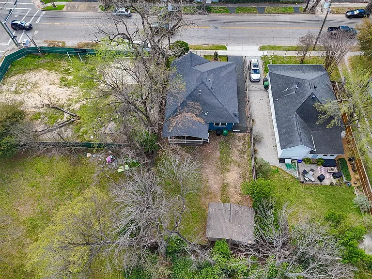 309 Pecore St — Photo 45