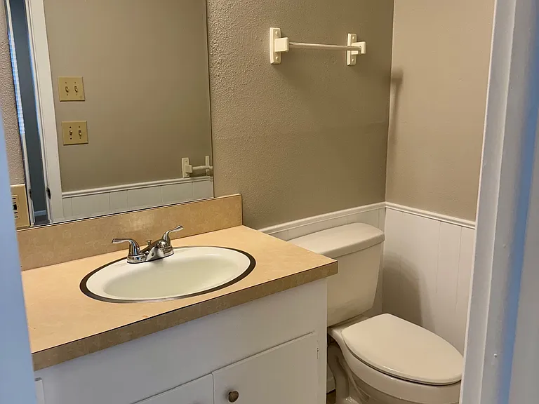 1035 Raleigh Cir — Photo 13