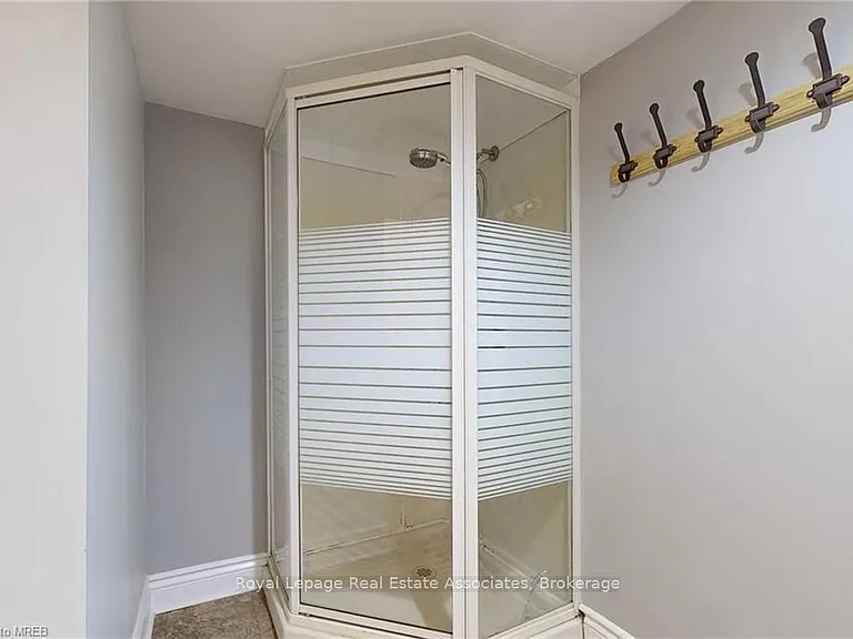 925 Kingsway Dr #BASEMENT — Photo 22