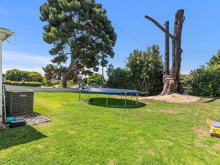 2363 Avenida De La Playa — Photo 45