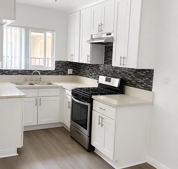Sepulveda Apartments — Photo 14