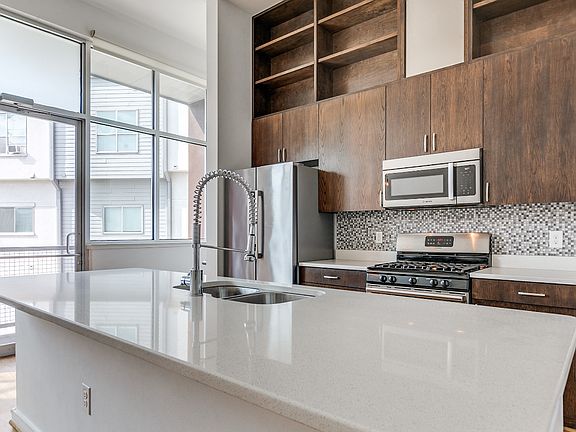3rd image of 1120 E Quincy St #1