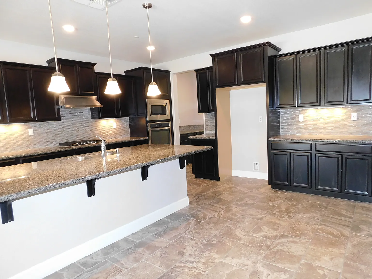 5 bed, 3743 sqft, $3,650 — Photo 4