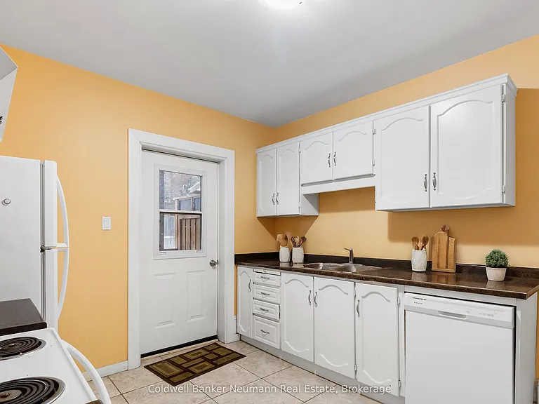 54 Yarmouth St #B — Photo 8