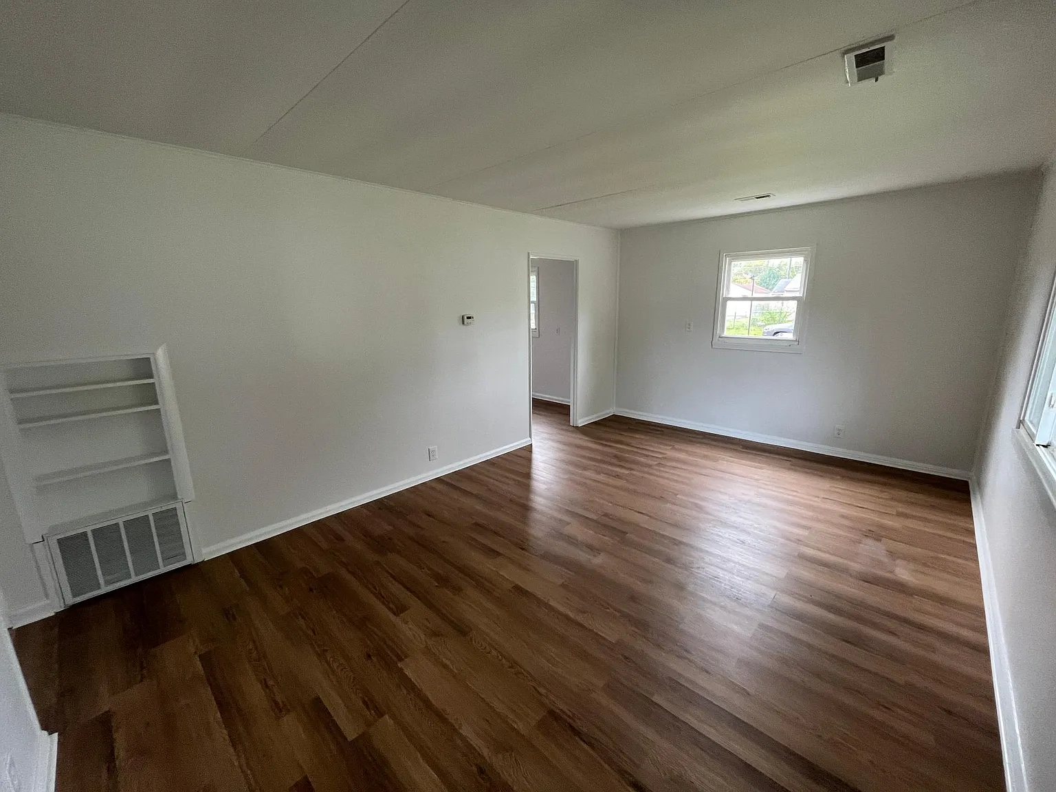 3 bed, 875 sqft, $1,700 — Photo 4