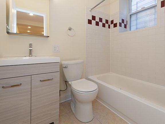 5th image of 3527 N Broadway St #B