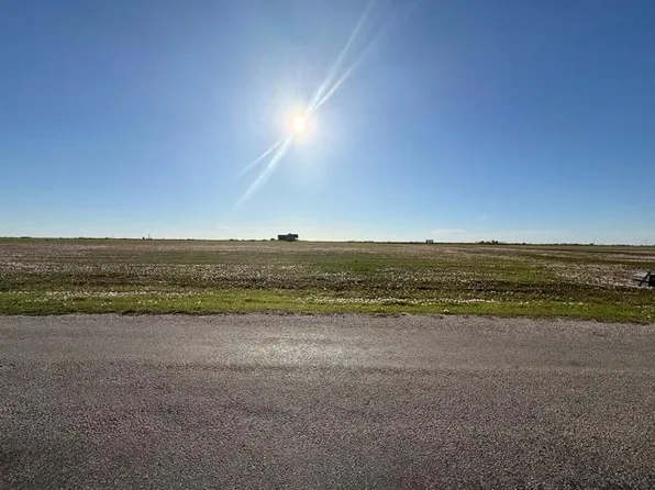 884 Bay Dr, Palacios, TX 77465