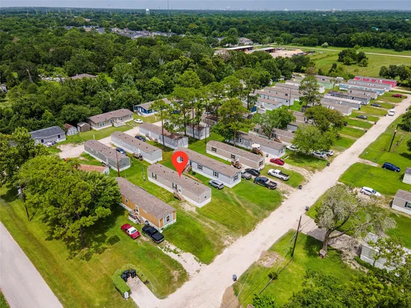 8700 Patricia Ln #2, Hitchcock, TX 77563