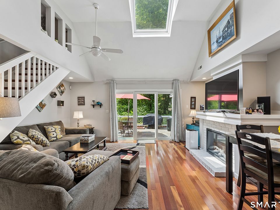 1st image of 22 Woodbury Place #22