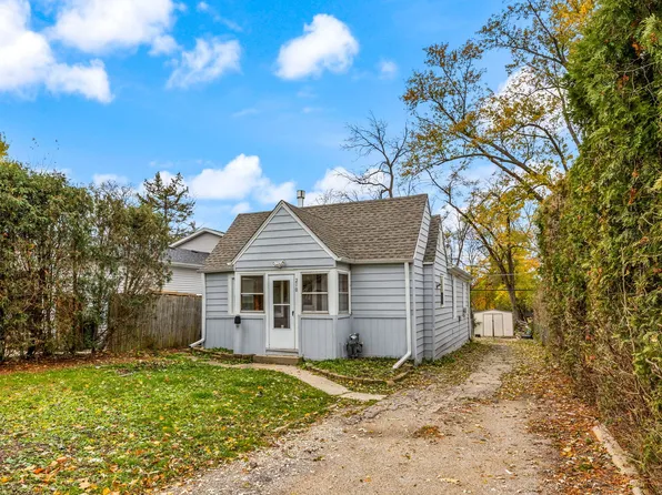 210 Brierhill Dr, Round Lake Park, IL 60073