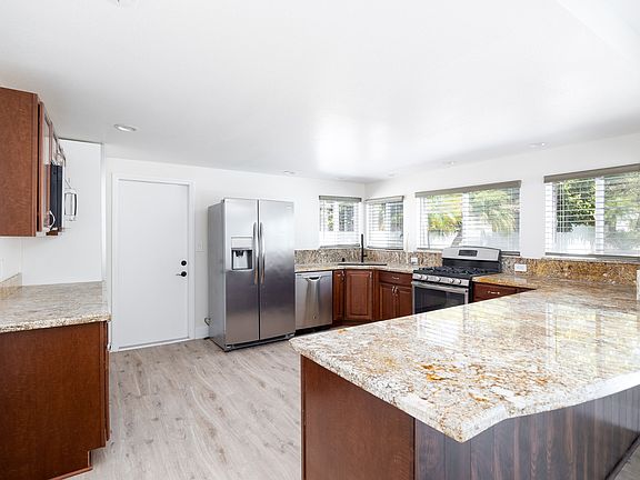 5th image of 5957 Avenida Chamnez