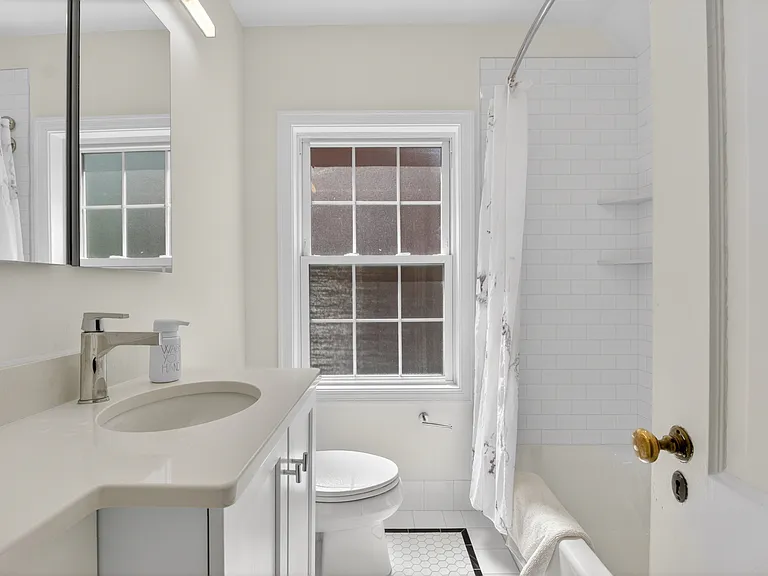 5028 Massachusetts Ave NW — Photo 24