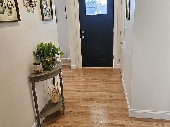 3rd image of 711 West Hollis Street
