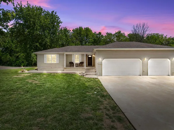 1820 Apple Tree Ln, Sedalia, MO 65301