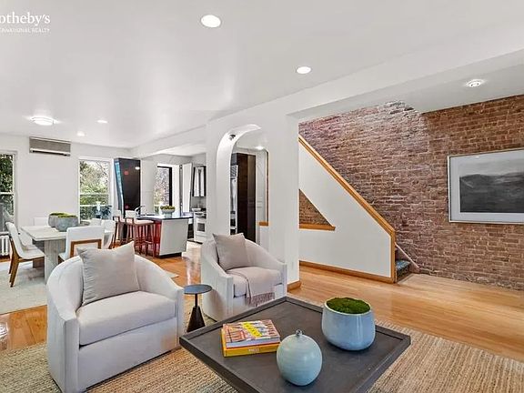 5th image of 100 Douglass St