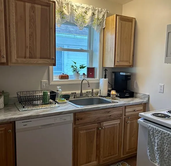411B S Main St #B — Photo 4