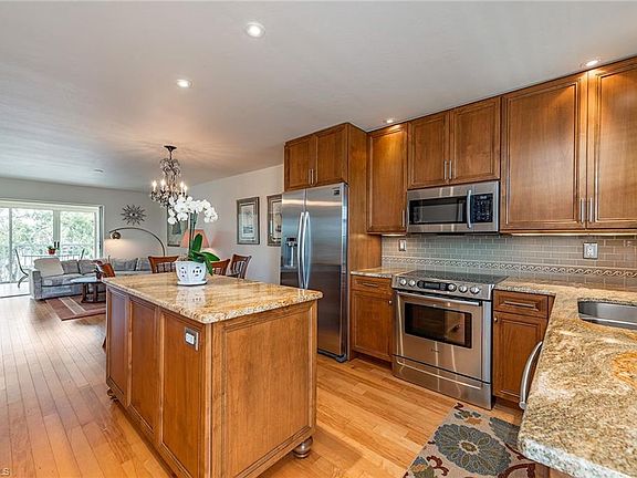 2nd image of 1900 Alamanda DR #304
