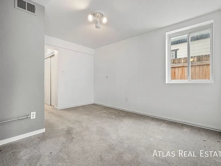 2020 N Oneida St — Photo 25