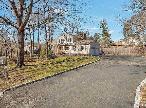 3rd image of 860 Teller Ln