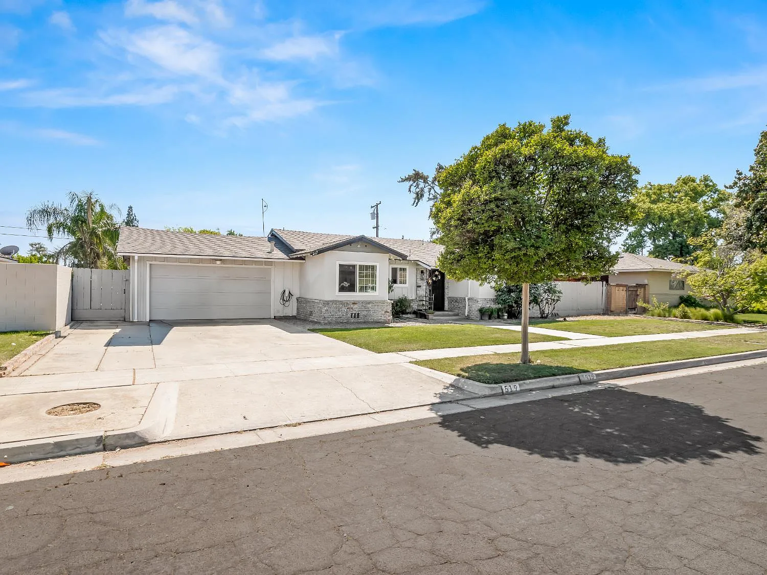 519 W Rialto Ave photo 1