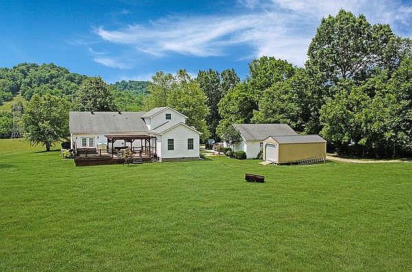 1st image of 200 Flint Hill Ln
