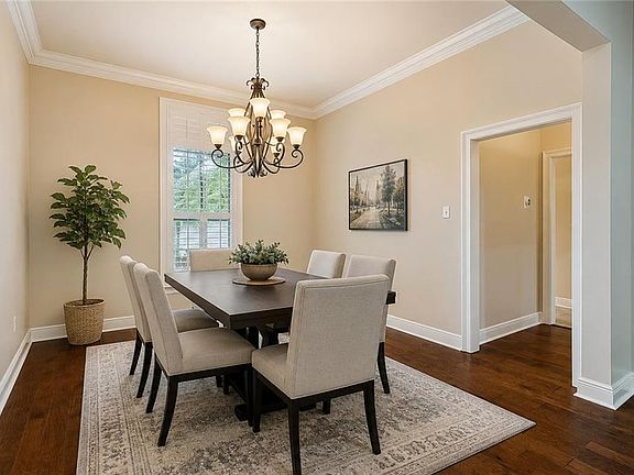 3rd image of 612 English Oak Dr