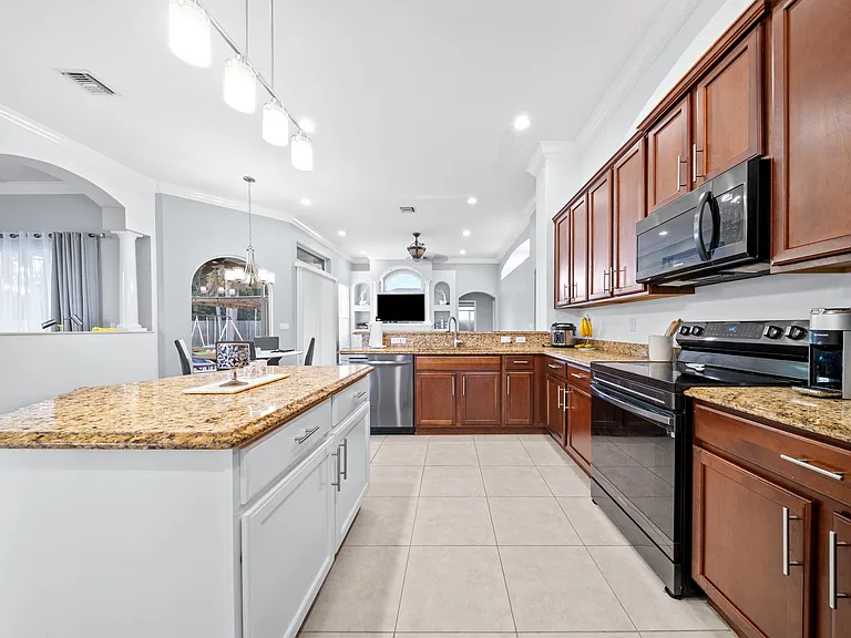 5918 NW Hann Dr — Photo 22