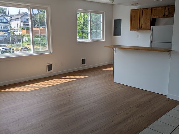 4th image of 115 26th Ave S APT 4