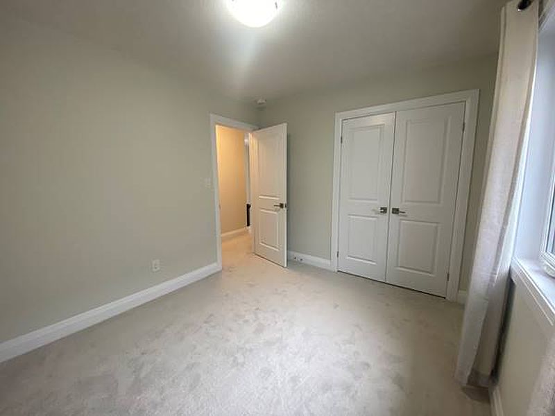 Kitchener House for rent - 3 Bedrooms — photo 17