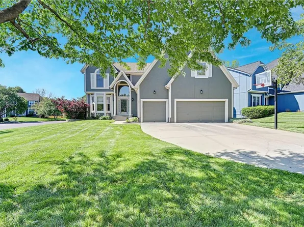 8203 W 129th Ter, Overland Park, KS 66213