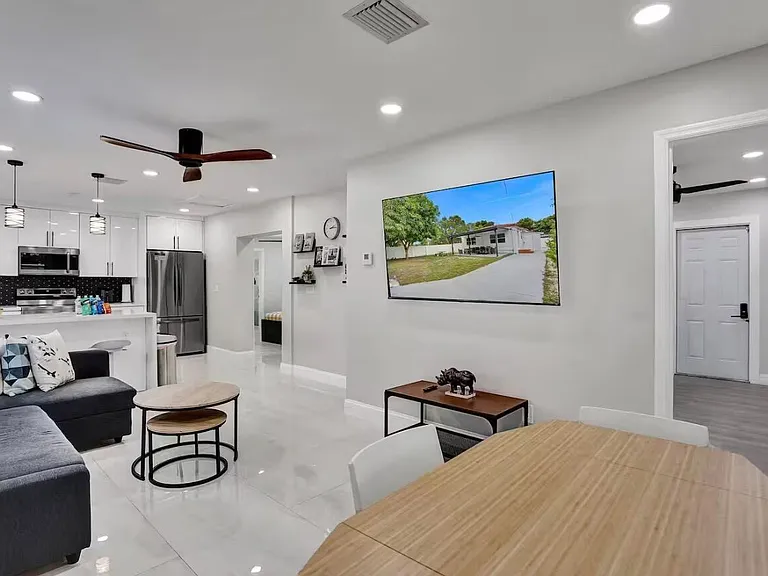 1701 Jefferson St — Photo 13